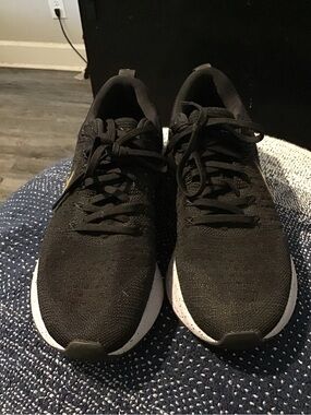 Men's Black Knit Athletic Sneakers with White Speckled Sole